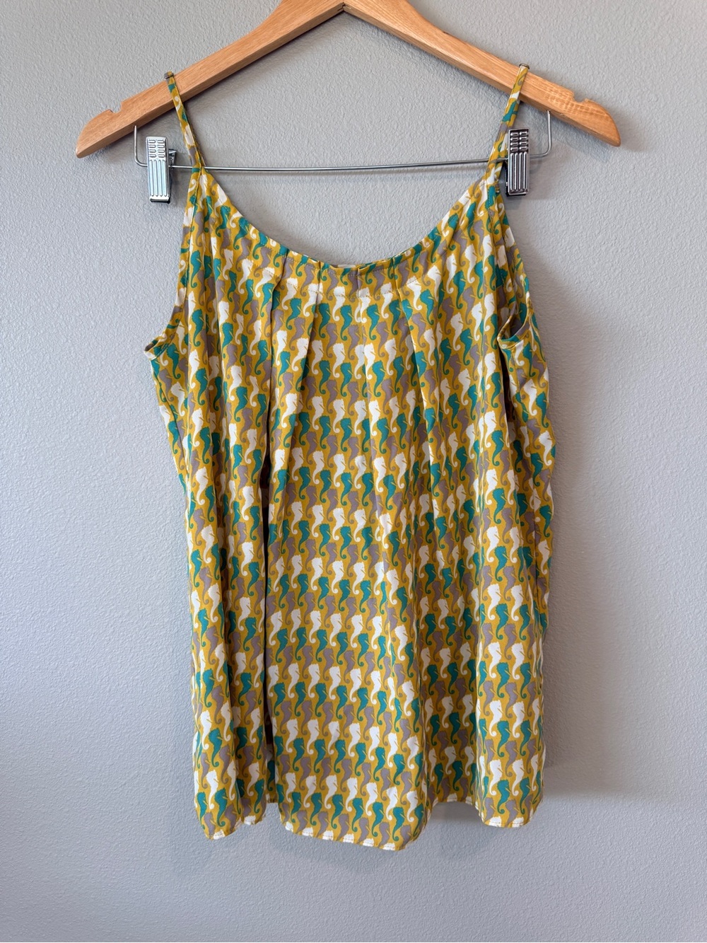 CAbi Women’s Mustard Gold Teal Green Ivory Seahorse Print Camisole Tank Top Sz S